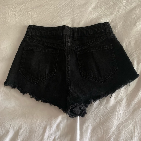 frayed hem jean shorts - Picture 3 of 3